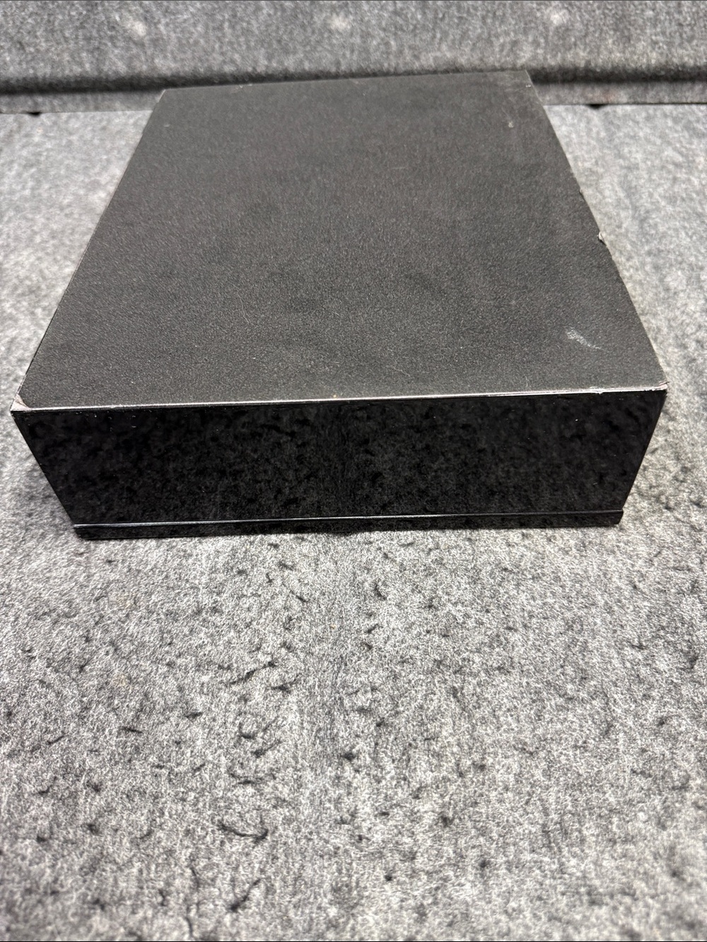 Camacho Black Gloss Finish Cigar Box - Picture 12 of 14